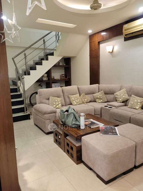 3 BHK Flat In Amrapali Village I For Sale  In Indirapuram