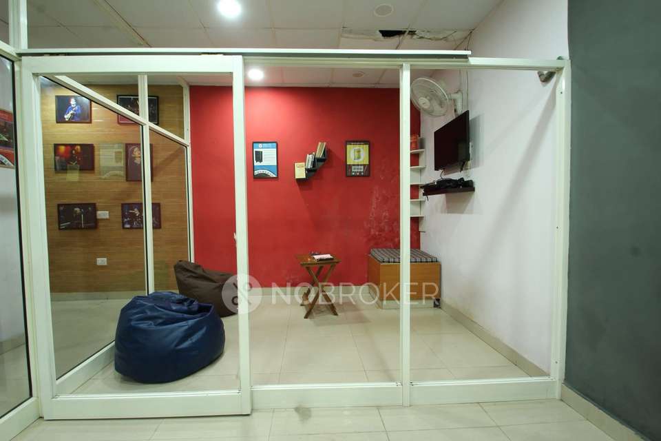 Office Space in Naraina Vihar, Delhi for sale 
