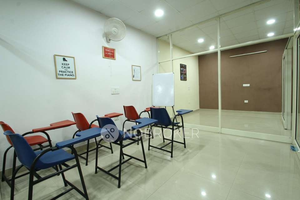 Office Space in Naraina Vihar, Delhi for sale 