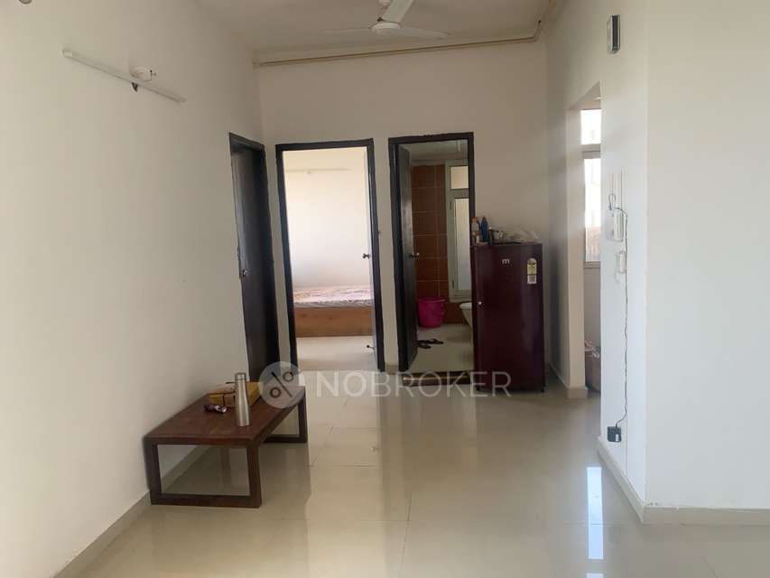 Single Room for Female In 2 BHK  In Mahagun Mywoods In Gaur City 2
