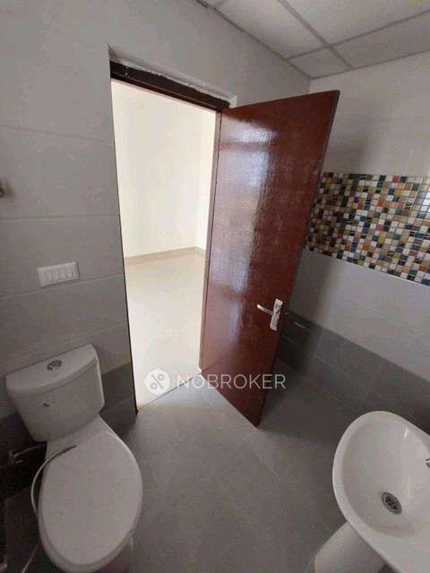 2 BHK Flat In Supertech Golf Village For Sale  In Gautam Budh Nagar