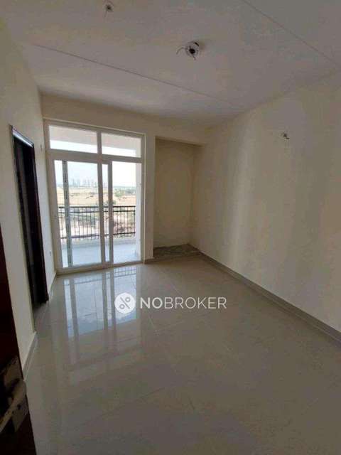 2 BHK Flat In Supertech Golf Village For Sale  In Gautam Budh Nagar