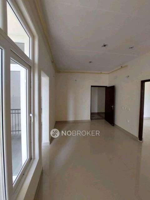 2 BHK Flat In Supertech Golf Village For Sale  In Gautam Budh Nagar