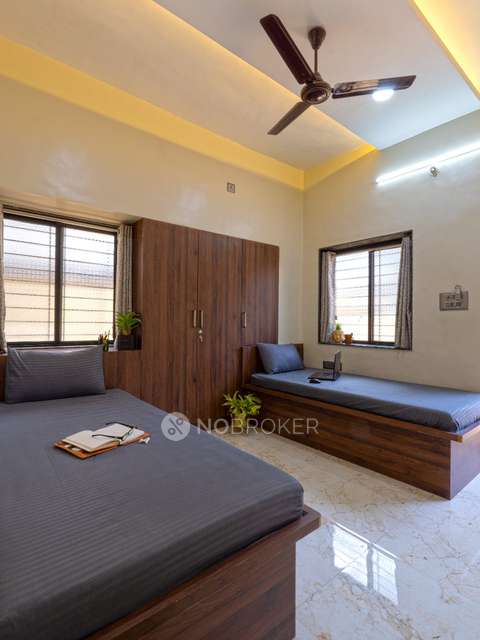 PG for Girls in Deutsche Bank