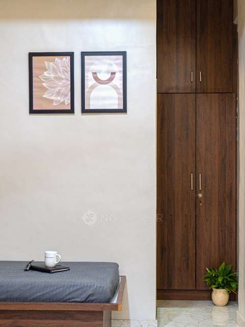 PG for Girls in Deutsche Bank