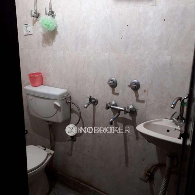 1 BHK Flat In Standalone Building   For Sale  In Sarai Rohilla