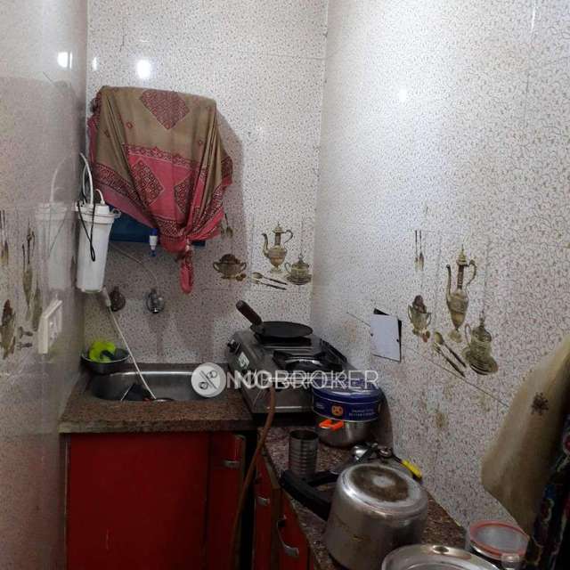 1 BHK Flat In Standalone Building   For Sale  In Sarai Rohilla