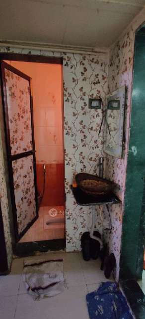 1 RK Flat In Parishram Bldg  For Sale  In Santacruz East