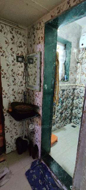 1 RK Flat In Parishram Bldg  For Sale  In Santacruz East