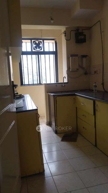 2 BHK Flat In Hiranandani Capri For Sale  In Capri Building