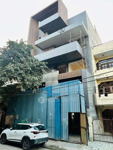 4+ BHK Flat For Sale  In  East Punjabi Bagh