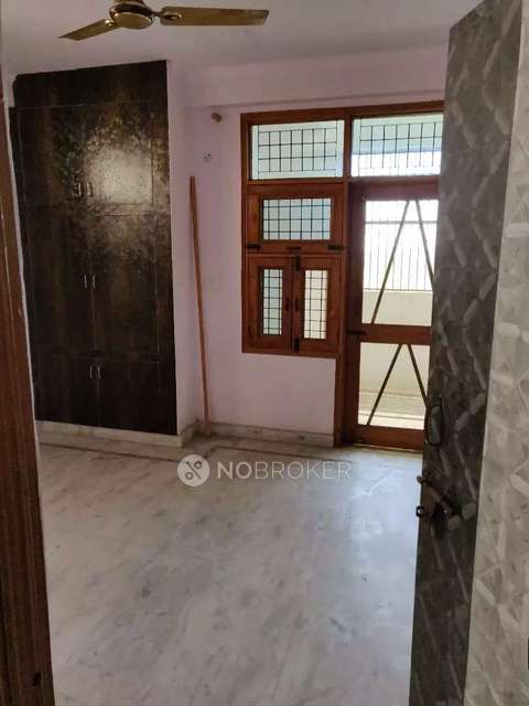 3 BHK Flat In Standalone Buiding for Rent  In Swaran Jayanti Puram