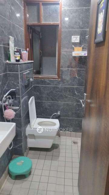 2 BHK Flat In Krishna Apartment For Sale  In  Uttam Nagar,