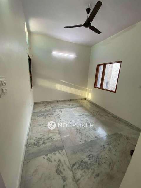 2 BHK Flat In Tower Appartments For Sale  In Pitampura