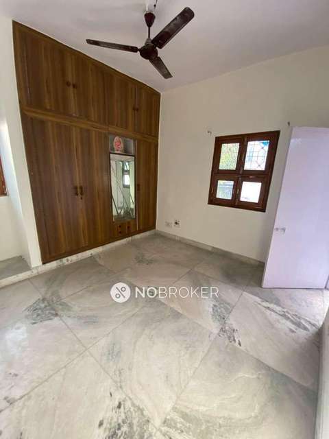 2 BHK Flat In Tower Appartments For Sale  In Pitampura