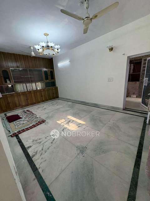 2 BHK Flat In Tower Appartments For Sale  In Pitampura