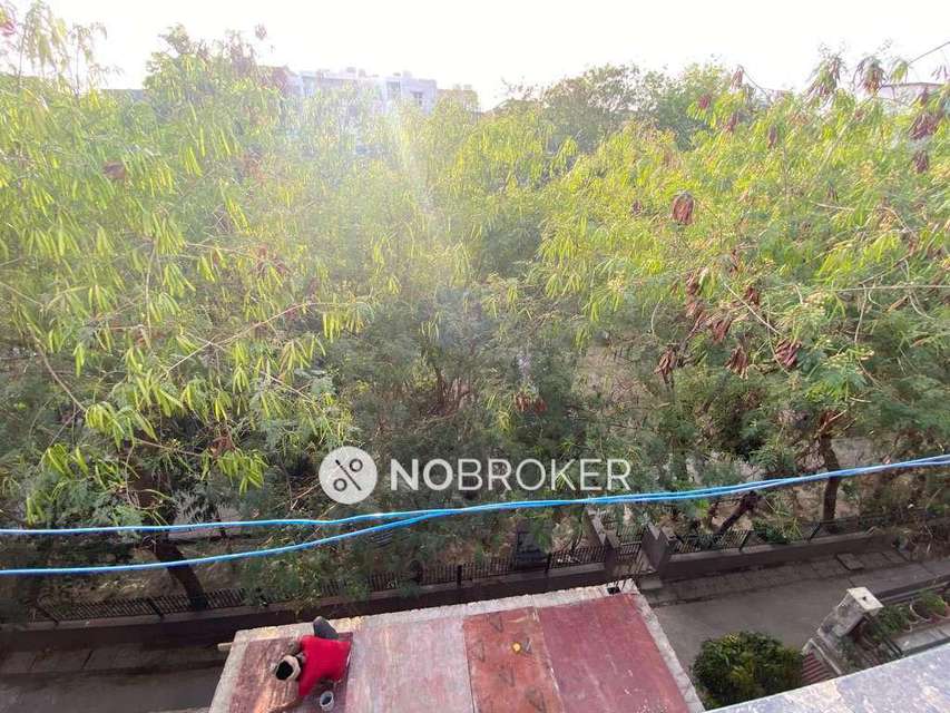 2 BHK Flat In Tower Appartments For Sale  In Pitampura