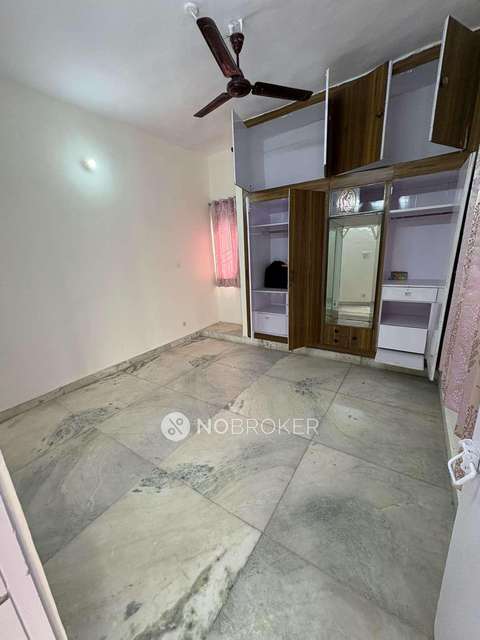 2 BHK Flat In Tower Appartments For Sale  In Pitampura