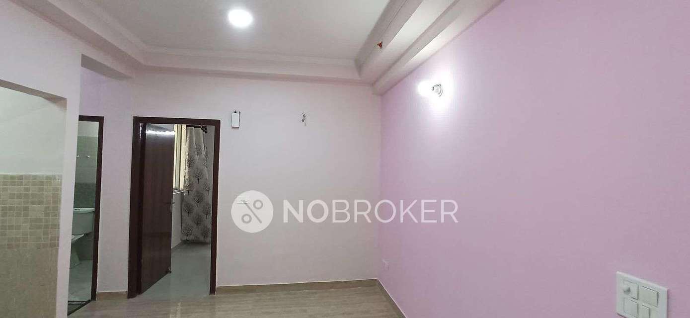 2 BHK Flat In Amrapali Golf Homes For Sale  In Sector 4