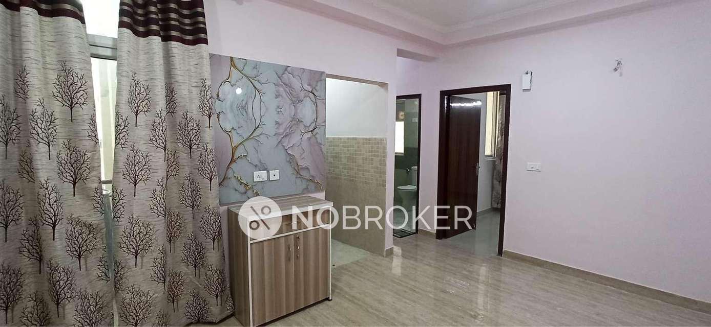 2 BHK Flat In Amrapali Golf Homes For Sale  In Sector 4