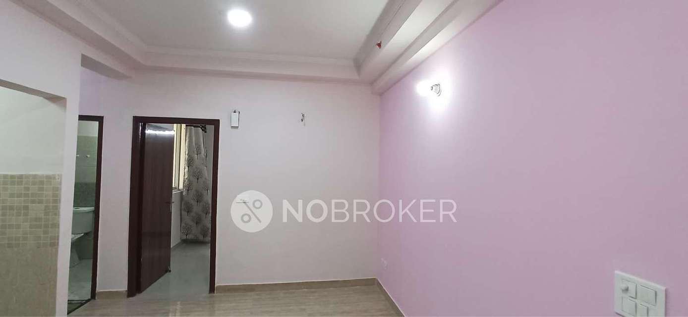 2 BHK Flat In Amrapali Golf Homes For Sale  In Sector 4