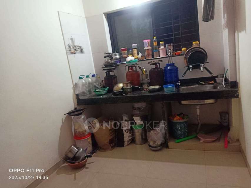 Shared Room for Female In 1 RK  In  Warje