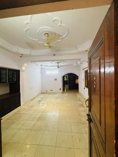 3 BHK Flat In Rwa Dilshad Colony Block E Markets Wa For Sale  In Dilshad Garden