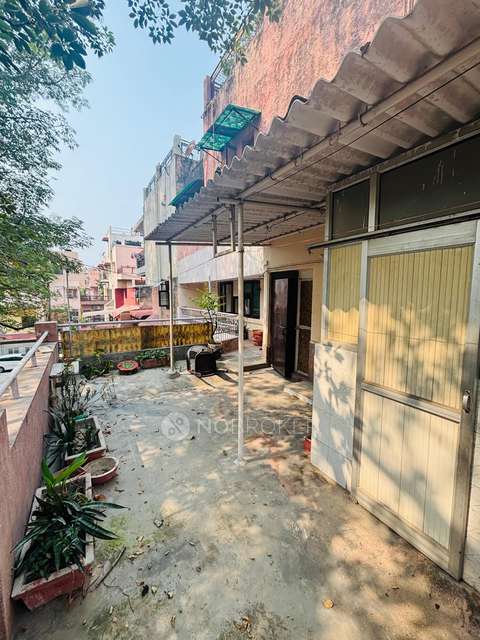 3 BHK Flat In Rwa Dilshad Colony Block E Markets Wa For Sale  In Dilshad Garden