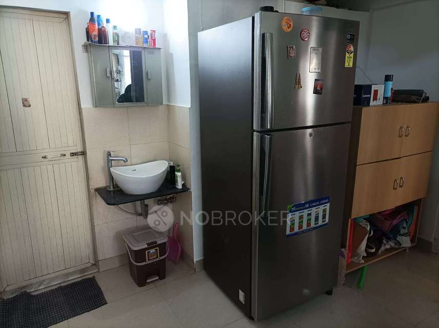 2 BHK Flat In Green Acres Phase 1 Chs For Sale  In Thane West