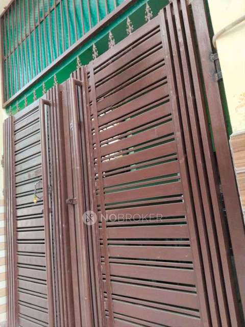 2 BHK Flat In Standalone Building  for Rent  In Sector 13