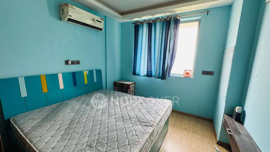 3 BHK Flat In Carlton 4 For Sale  In Carlton Estate Iv