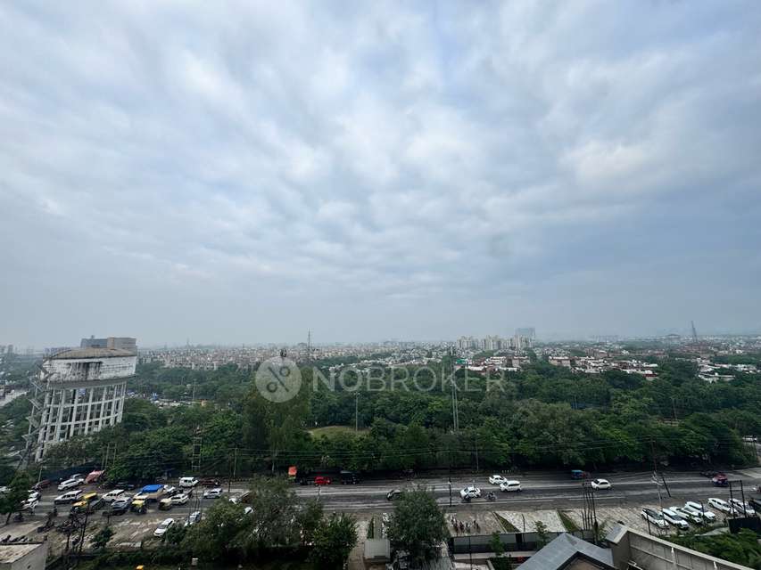 Single Room for Male In 3 BHK  In Lotus Panache In Sector 110