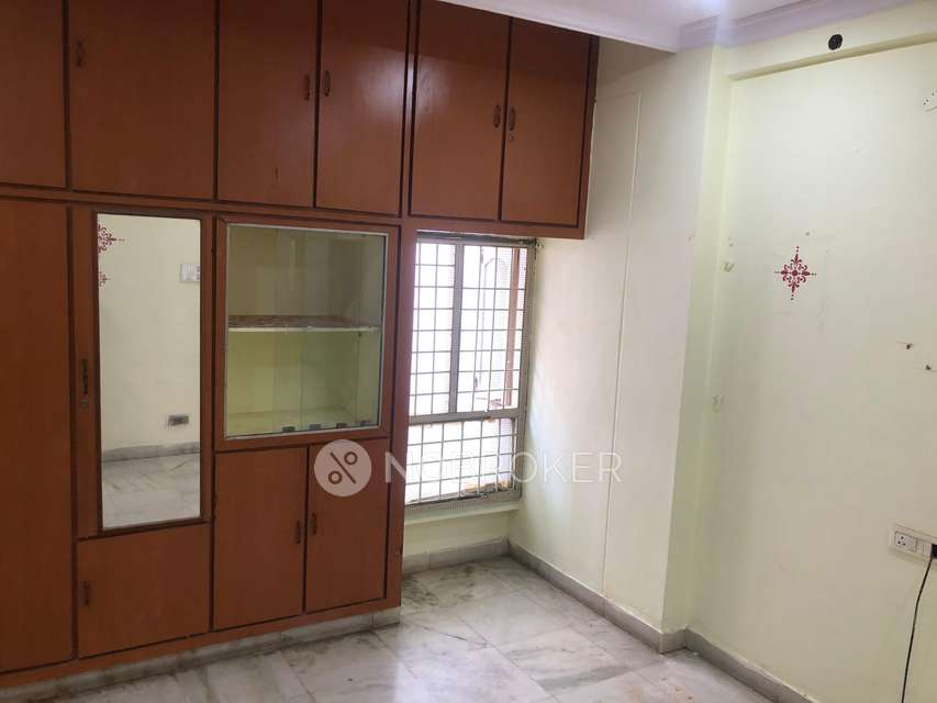 2 BHK Flat In Shanti Mansion  For Sale  In Gandhinagar, P&t Colony