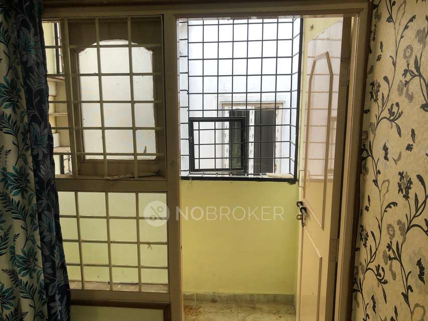 2 BHK Flat In Shanti Mansion  For Sale  In Kavadiguda