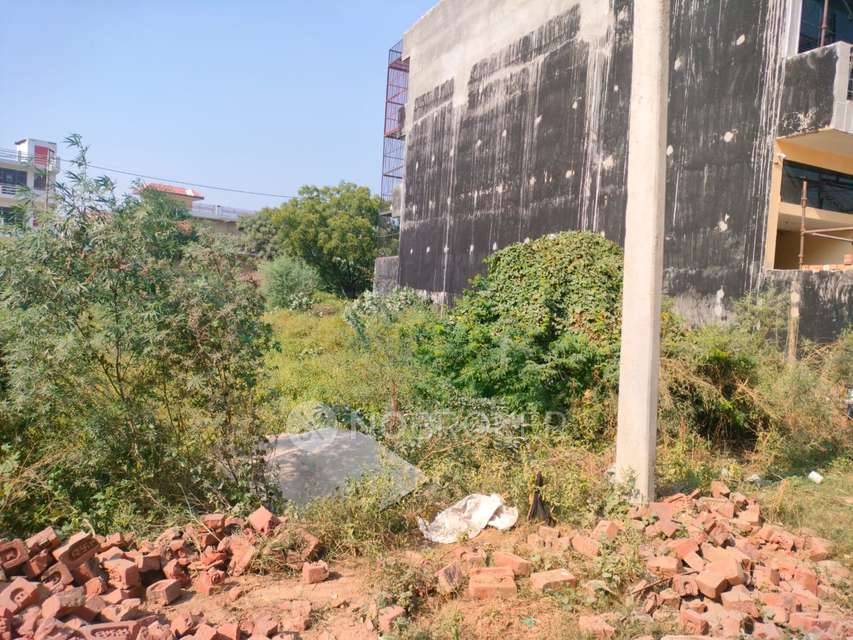 Plot For Sale  In Zeta 1