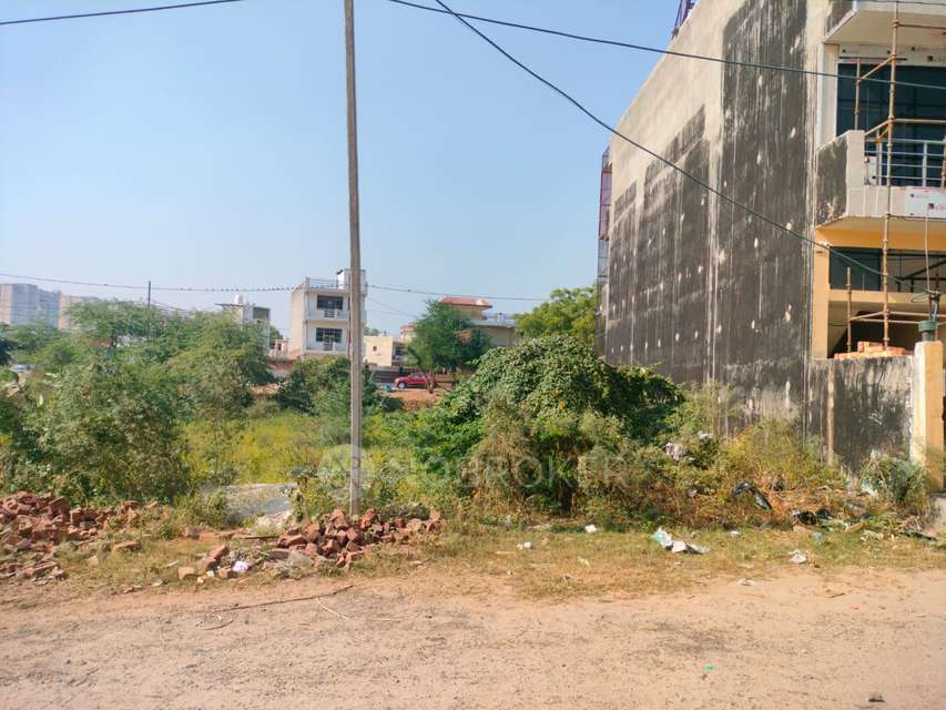 Plot For Sale  In Zeta 1