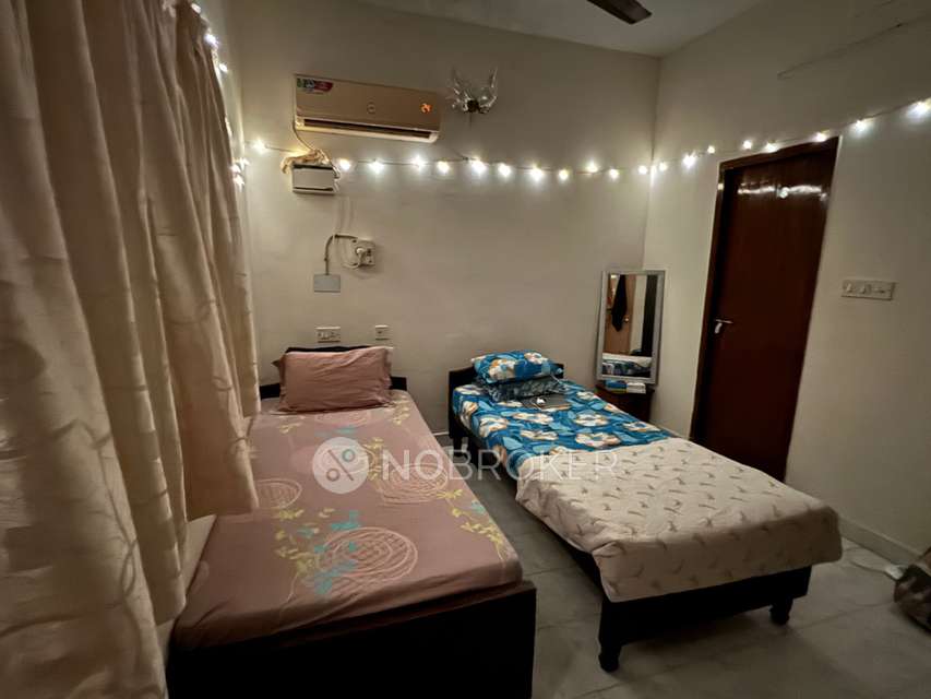 Shared Room for Female In 2 BHK  In Dt