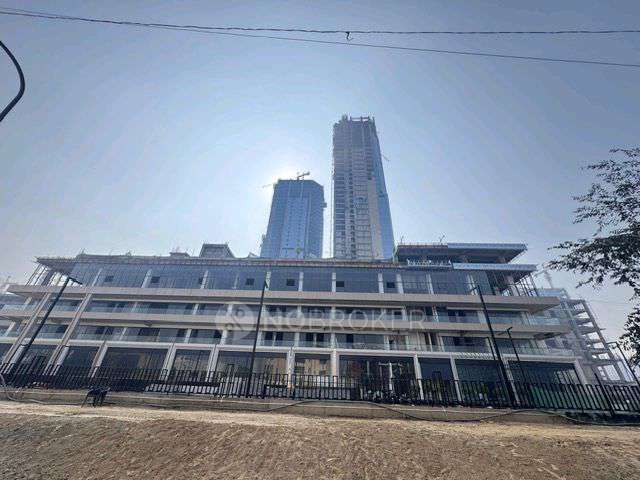 Shop in Bhutani Cyberthum, Noida for sale 