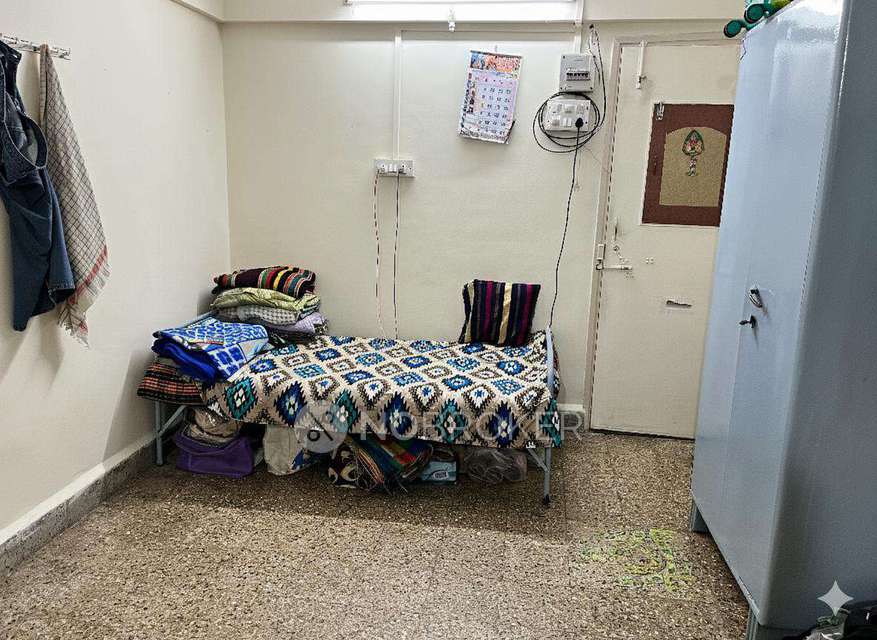 PG for Girls in Parel