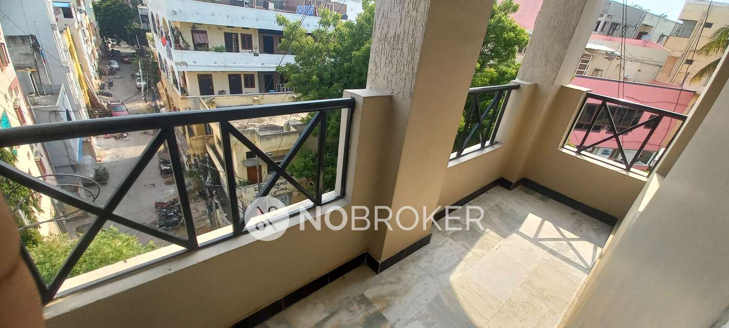 2 BHK Flat In Cornerstone Apartments For Sale  In Begumpet