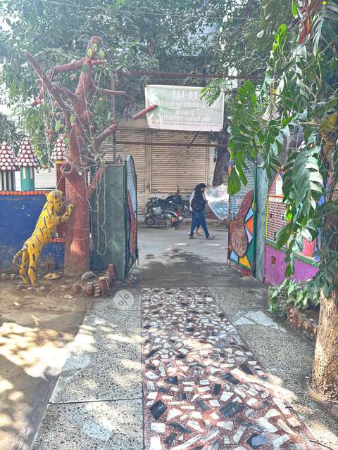 Commercial Property in Friends Restaurant, Delhi for Rent 