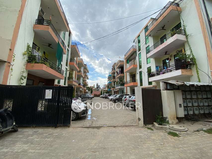 3 BHK Flat In Triveer Apartment For Sale  In Sector 7