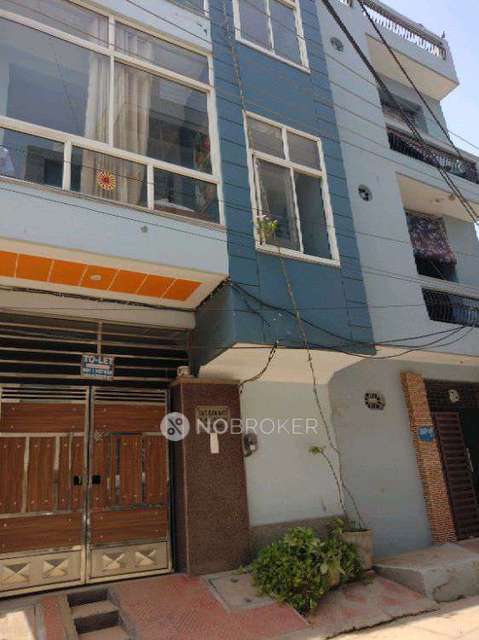 1 BHK Flat for Rent  In Sector 7