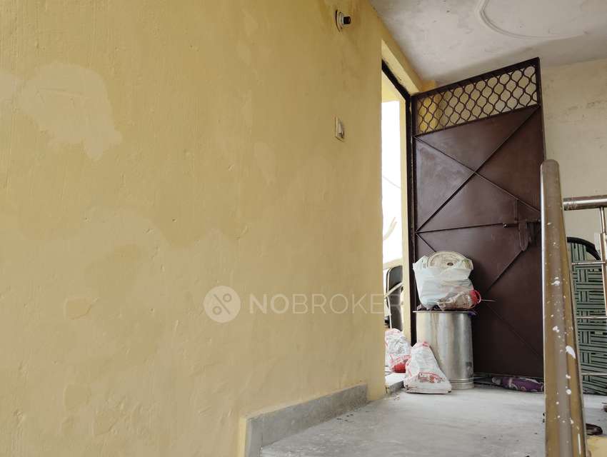 2 BHK Flat In Apartment For Sale  In Shahdara