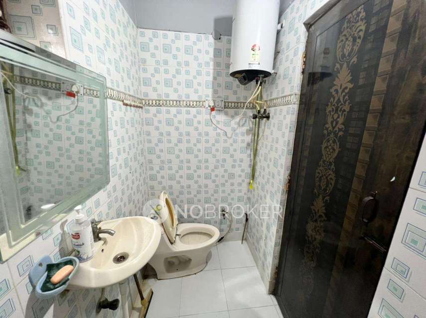 4 BHK Flat In Kanchan Apartment For Sale  In Geeta Colony