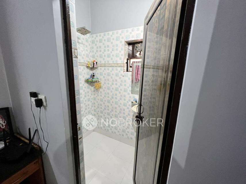 4 BHK Flat In Kanchan Apartment For Sale  In Geeta Colony