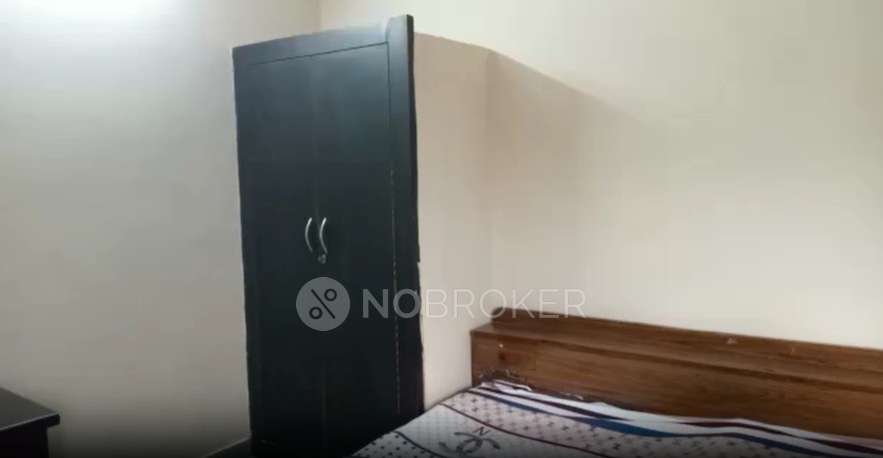 Single Room for Female In 3 BHK  In Malka Ganj
