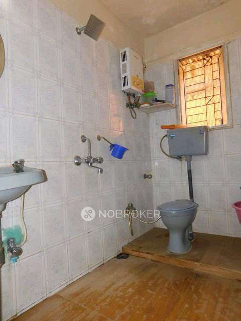 2 BHK Flat In Gaurav Gunjan Chs For Sale  In Kandivali West