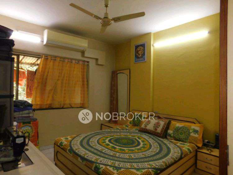 2 BHK Flat In Gaurav Gunjan Chs For Sale  In Kandivali West