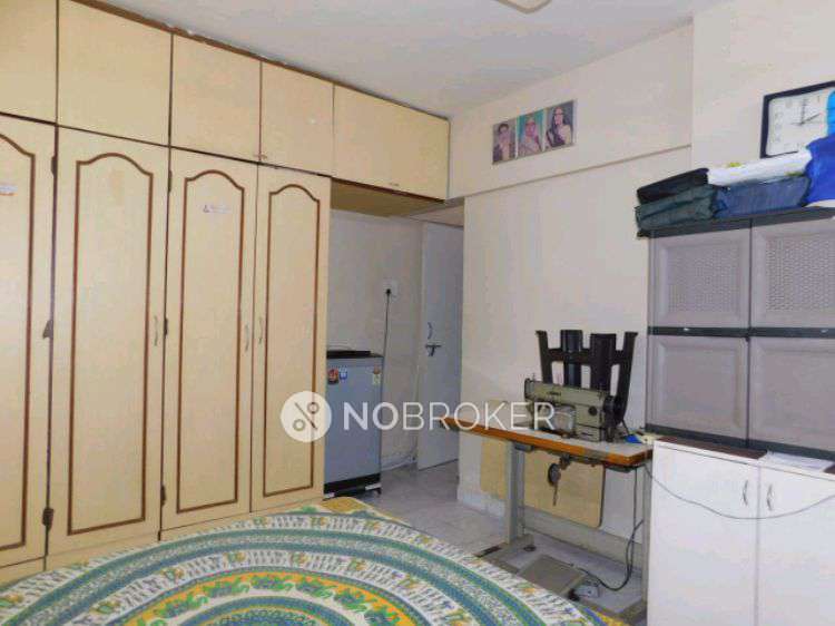 2 BHK Flat In Gaurav Gunjan Chs For Sale  In Kandivali West